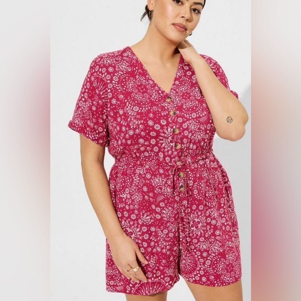 NEW Torrid Women’s Rayon Slub Button Front Romper in Washed Mandala Sz 1